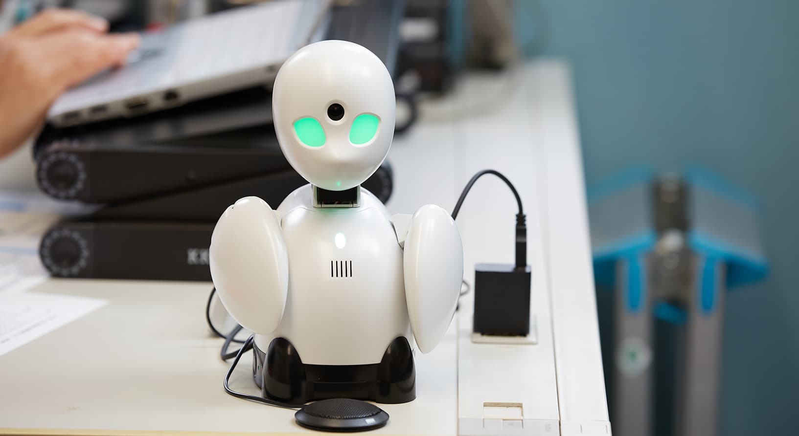 写真:分身ロボットOriHime